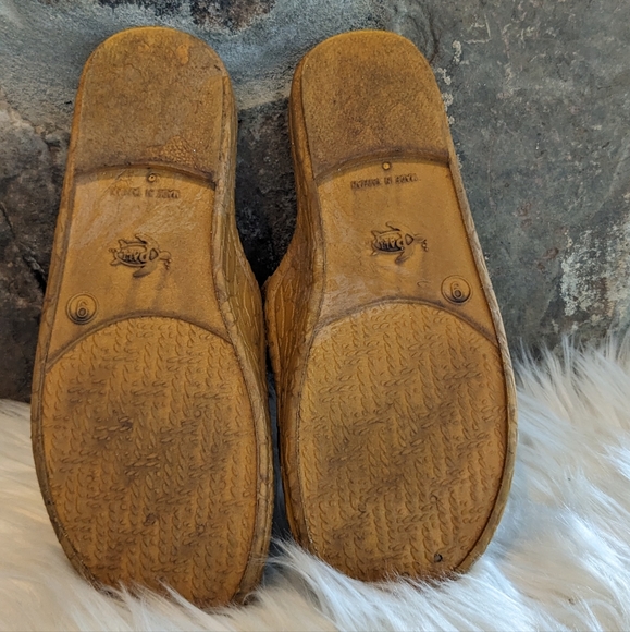 Pali Hawaii Faux Snake Skin Pattern Slip On Mustard Sandal Size 9 - Picture 4 of 8